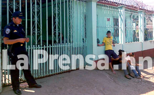 Allanan viviendas en busca de asaltantes de clínica progreseña