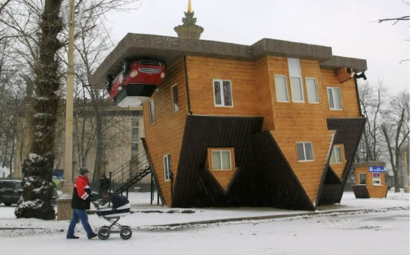 Casa 'del revés' se convierte en atracción turística