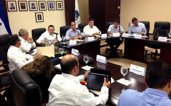 Gabinete Económico se reúne con empresarios sampedranos