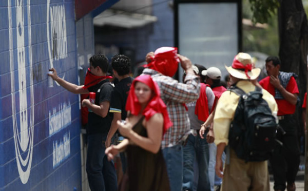 Trabajadores piden seguridad y empleo