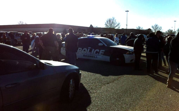 Tiroteo deja tres heridos en escuela de Nuevo México
