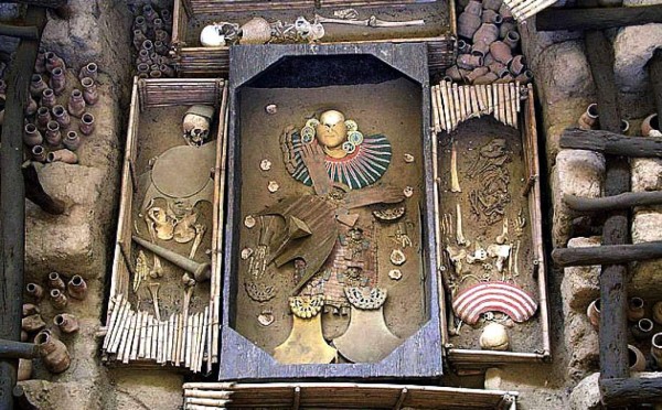 Exhiben en Perú por primera vez objetos hallados en tumba imperial