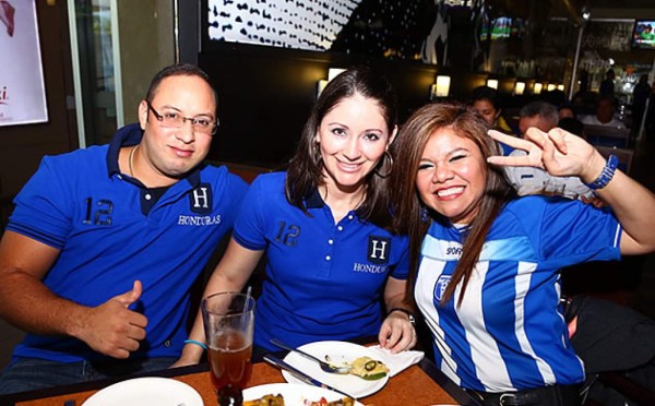 Sampedranos están disfrutando de un gran ambiente en restaurantes
