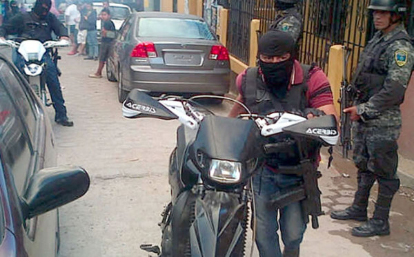 Policía hondureña arresta a exagente policial en operativos