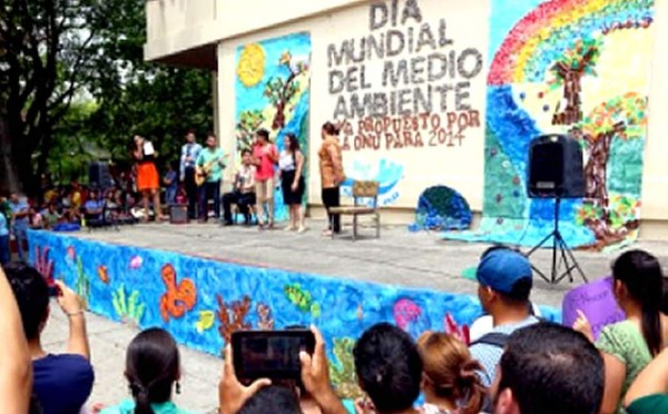 Universitarios de la Unah-vs celebran la semana del medio ambiente