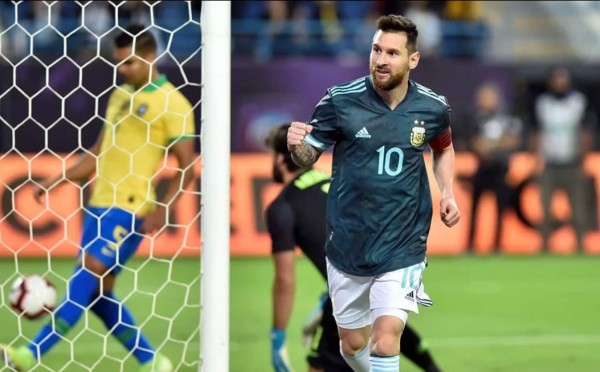 Messi marcó el gol con el que Argentina le gana a Brasil.