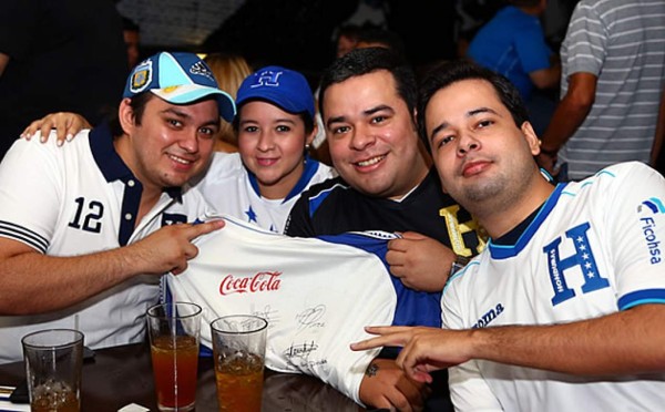 Sampedranos están disfrutando de un gran ambiente en restaurantes