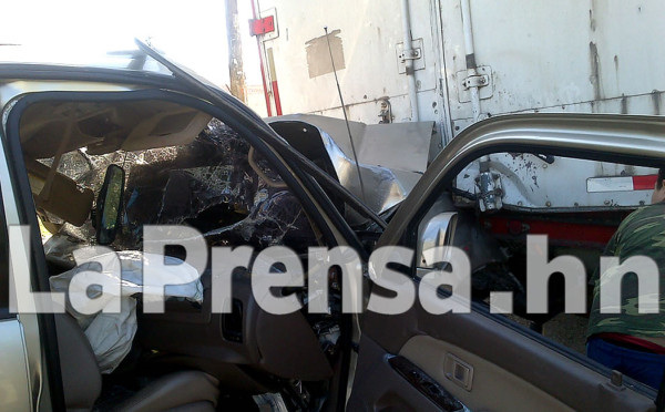 Falla de frenos de rastra provoca accidente en San Pedro Sula