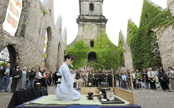 El mundo estalló en protestas contra bomba