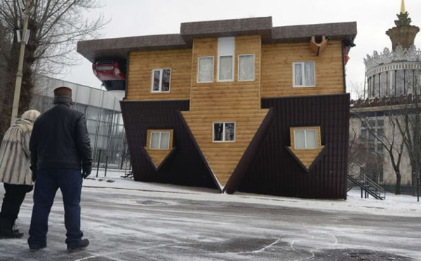 Casa 'del revés' se convierte en atracción turística