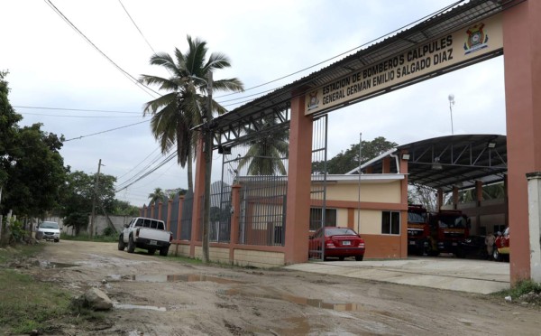 Calles de Calpules parecen lagunas cuando llueve