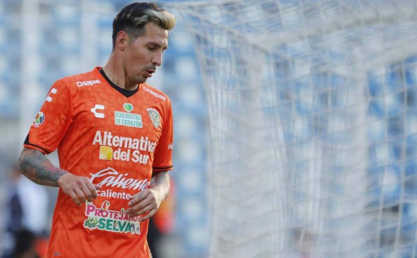 ¡Es novio de Larissa Riquelme! Acusan a futbolista argentino de violación a niña