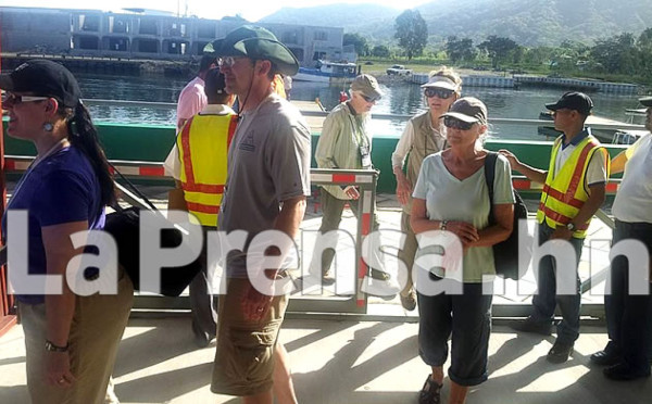 Honduras: Llega crucero con 100 turistas a Trujillo