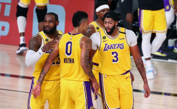 Anthony Davis impone su poder y Lakers empatan serie de playoffs ante Trail Blazers