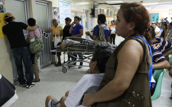 Lobo ordena despedir a 111 médicos en huelga