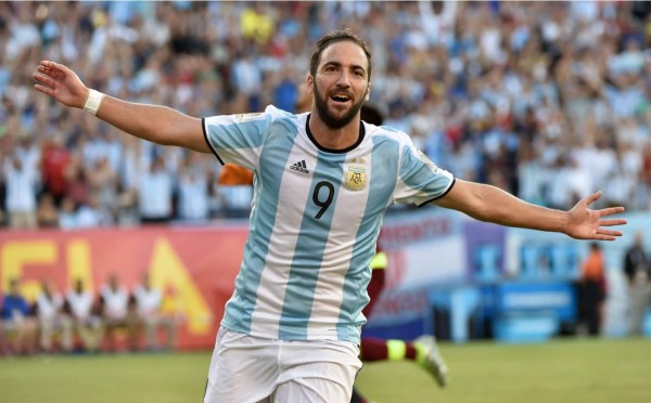 Messi e Higuaín liquidan a Venezuela y meten a Argentina en semifinales