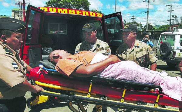 Con aplausos despiden a bombero fallecido en Ocotepeque