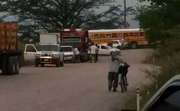 Por tres horas se toman carretera en Santa Rita, Yoro