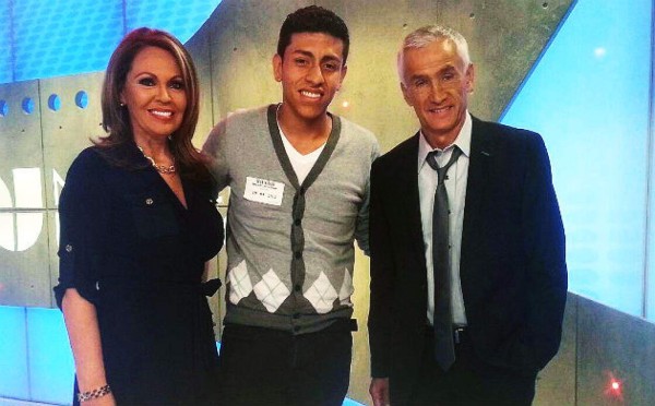 Periodista y productor hondureño destaca en noticieros de Miami