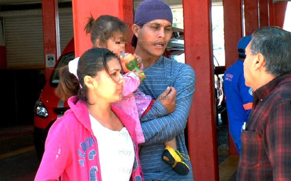 Familia hondureña busca trabajo en México: Migración los documenta