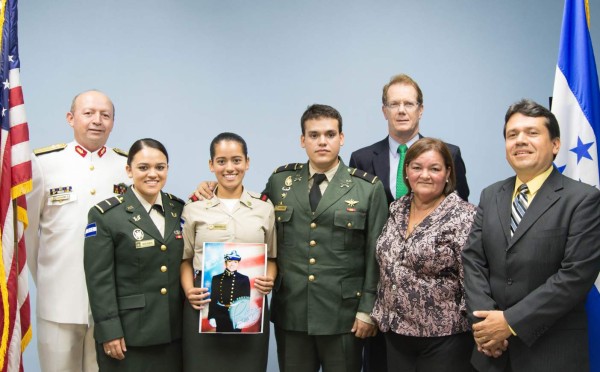 Hondureña gana beca para estudiar en la Guardia Costera de EUA