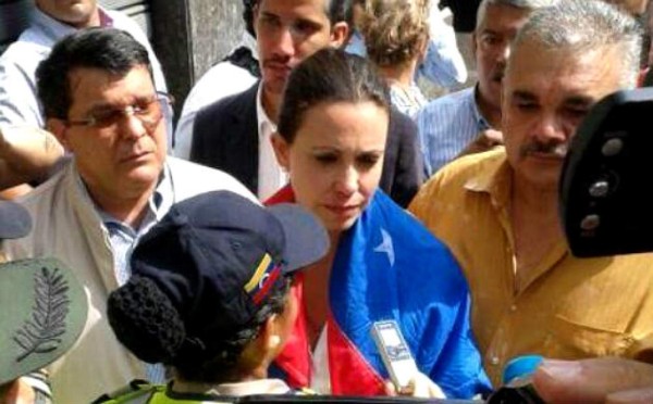 María Corina Machado desafía al chavismo y acude al Parlamento