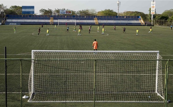 Así se juega fútbol en Nicaragua, una de cinco ligas activas ante COVID-19