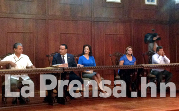 San Pedro Sula: 31 parejas se dan el sí en la alcaldía