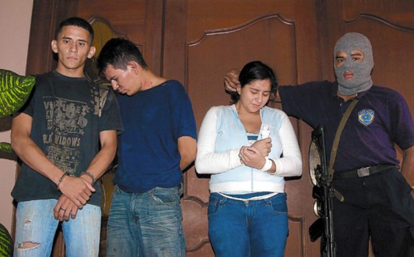 Hallan muerta a mujer dentro de un vehículo en San Pedro Sula