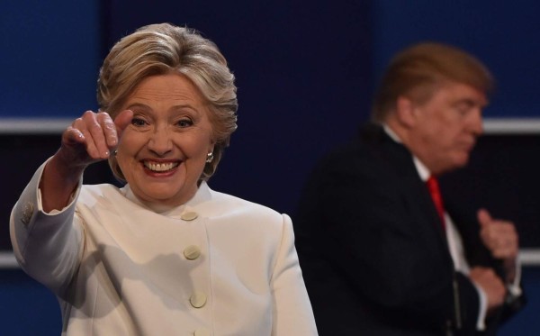 Clinton avista la puerta de la Casa Blanca tras último debate