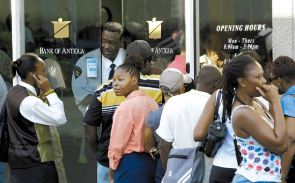 'Sir Allen”, amante del trópico, cricket y el dinero