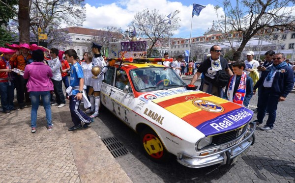 Una invasión española se toma pacíficamente Lisboa antes de la final