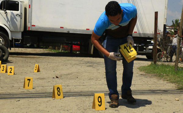 Muere acribillado dentro de una llantera