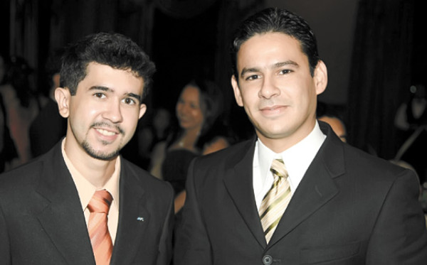 Honores para el banquero Napoleón Larach