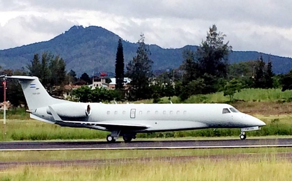 Llega supuesto avión presidencial a Honduras