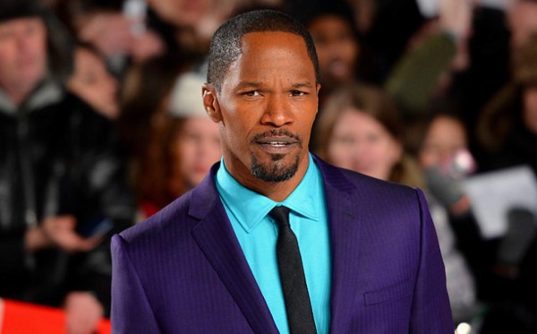 Golpean a Jamie Foxx en un restaurante  