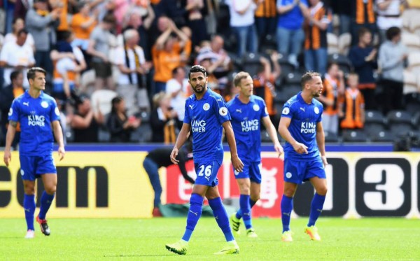 El Leicester comenzó la defensa del título con derrota