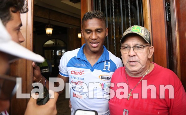 Afición arropa y le brinda su apoyo a la Selección de Honduras