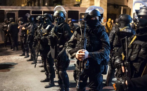 Ucrania declara la guerra a fuerzas de choque radicales