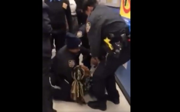 Video sobre arresto de mujer con un bebé desata polémica en Nueva York