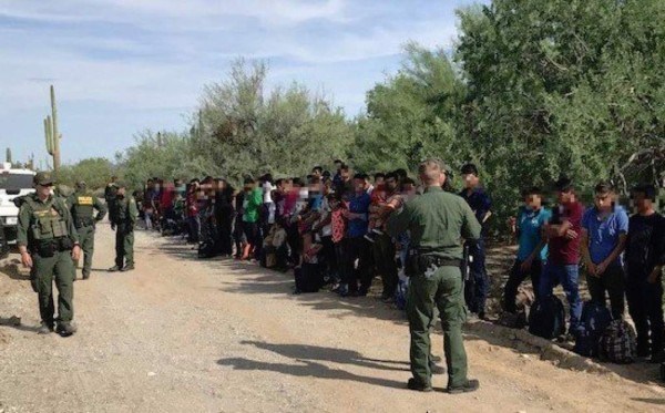 182 niños separados de sus padres siguen bajo custodia