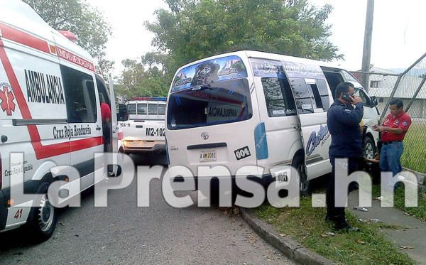 Dos heridos deja choque entre patrulla militar y rapidito