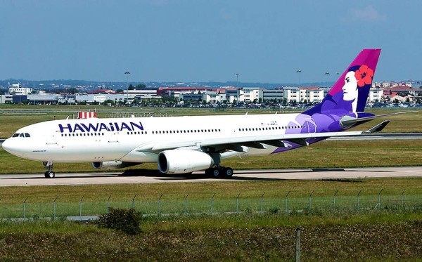 Adolescente viajó oculto en tren de aterrizaje de avión a Hawai