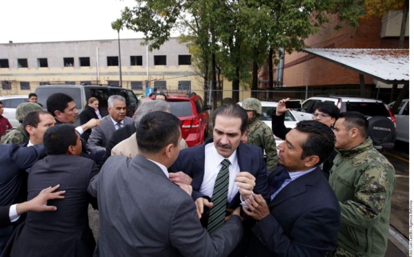 Guillermo Padrés, exgobernador de Sonora, se entrega a la justicia mexicana