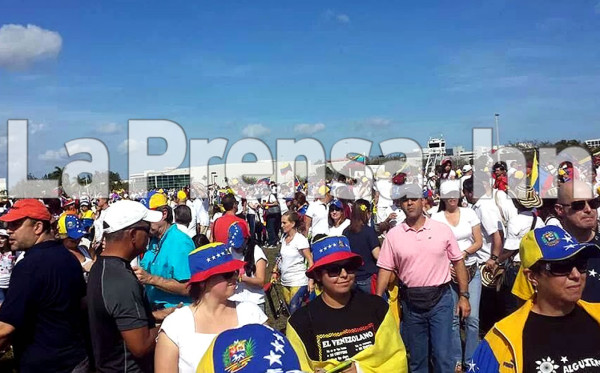 Hondureños en Miami se solidarizan con Venezuela