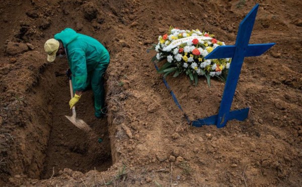 Colombia acumula 55,693 muertes por covid-19