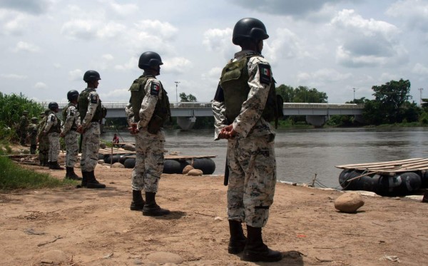 México despliega la Guardia Nacional en río Suchiate para evitar paso de migrantes