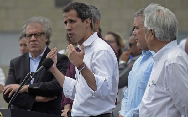 Guaidó llama a militares venezolanos a permitir ingreso de ayuda humanitaria