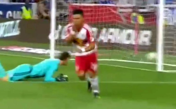 VIDEO: Hondureño marca un gol al Chelsea de Mourinho