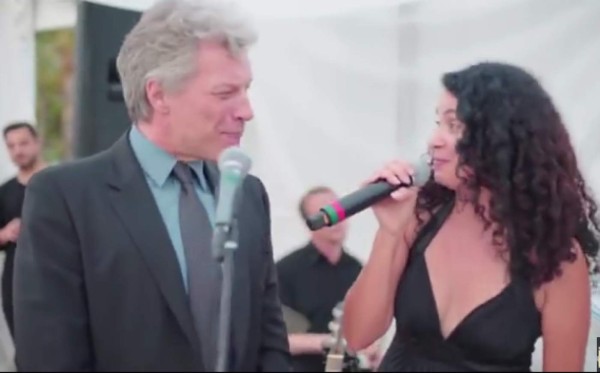 El incómodo momento de Bon Jovi como invitado en una boda